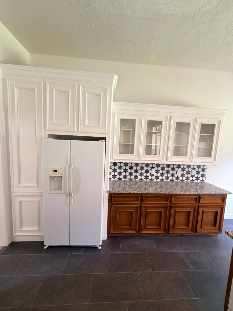 Kitchen cabinet finish